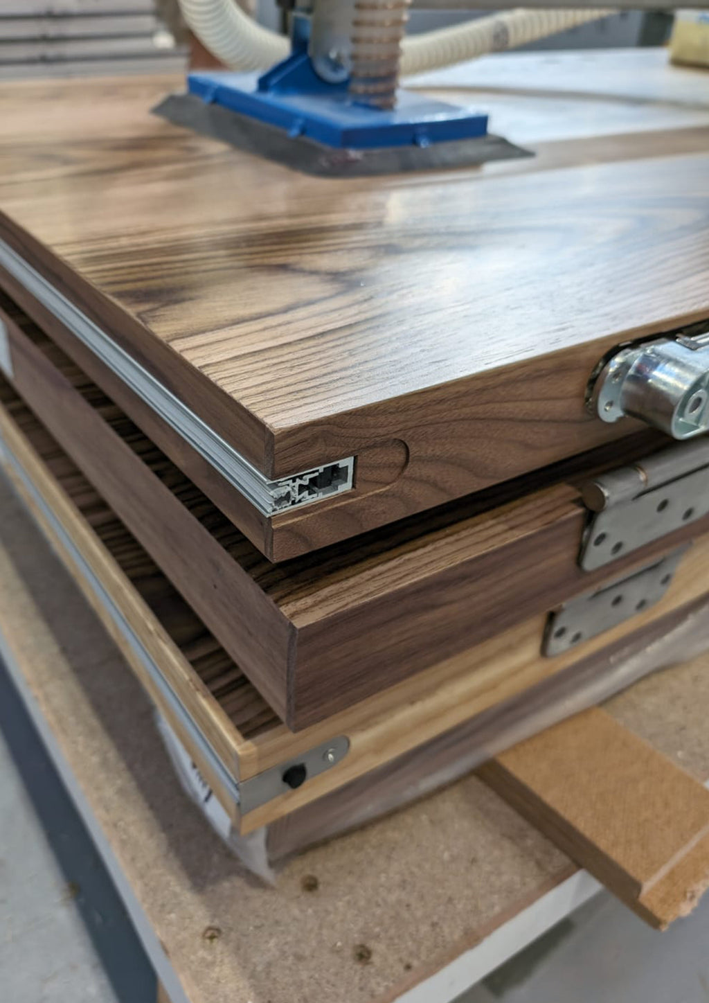 Wood Veneer - Walnut 1968C - DF Richards Veneers