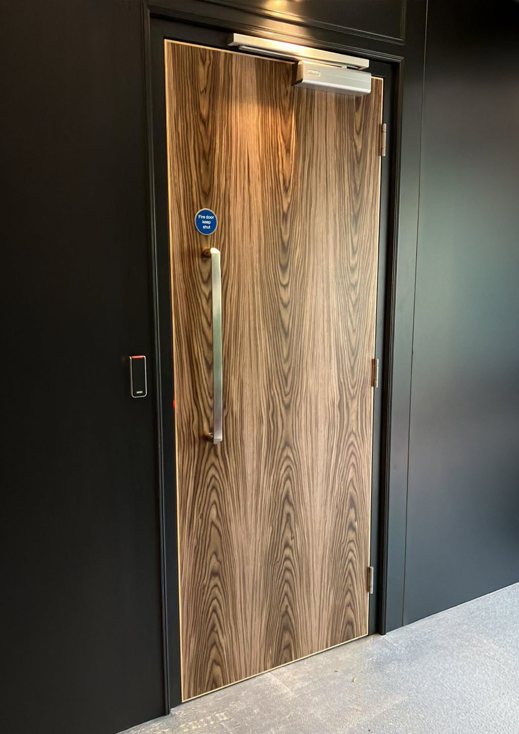 Wood Veneer - Walnut 1968C - DF Richards Veneers